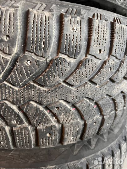 Bridgestone Blizzak Spike-01 235/50 R18