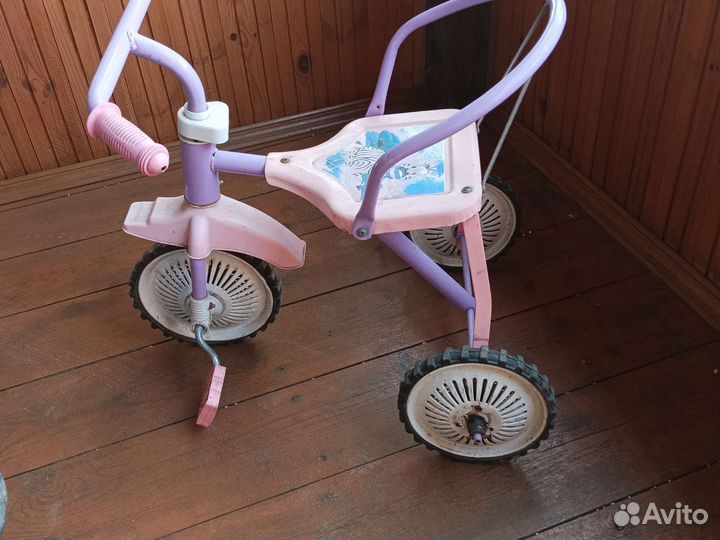 Машинка-каталка и велосипед