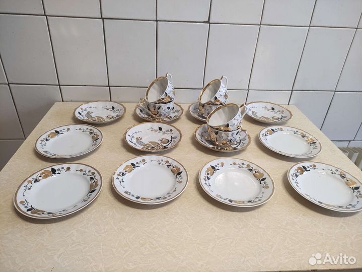 Фарфоровый чайный сервиз 