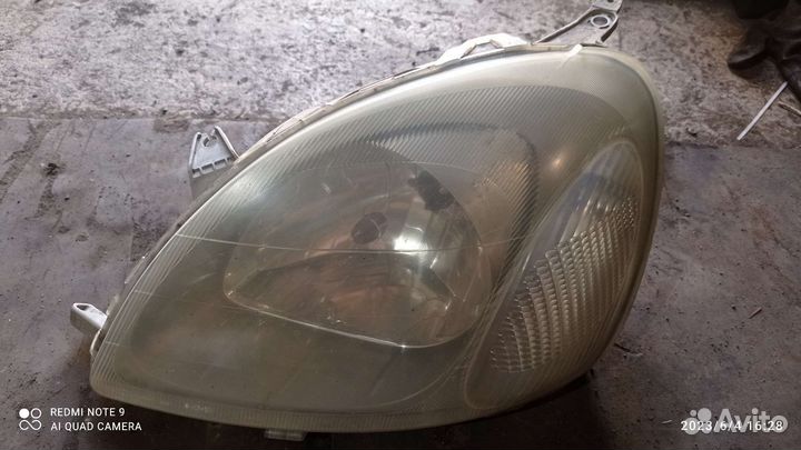 Фара toyota vitz
