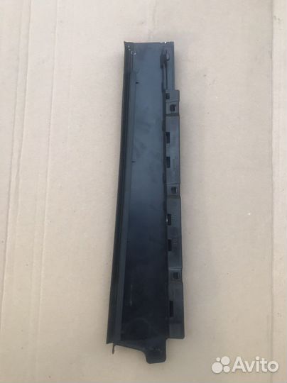 Накладка рамки задней двери Audi Q3 8U