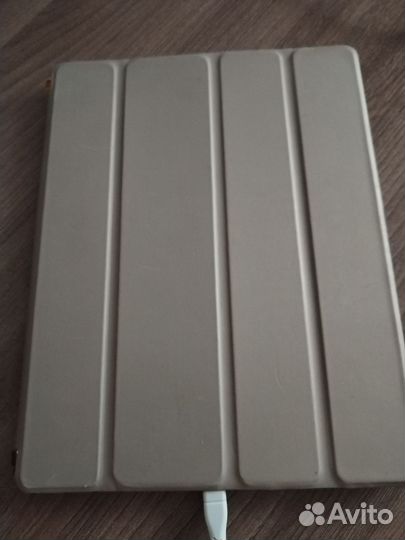 Обменяю iPad 4 и Honor 10 на iPad (128гб и ios17)