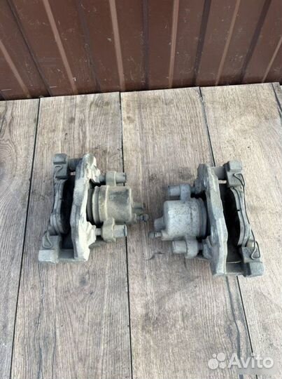 Тормозной суппорт передний Ford Focus 3 1.6