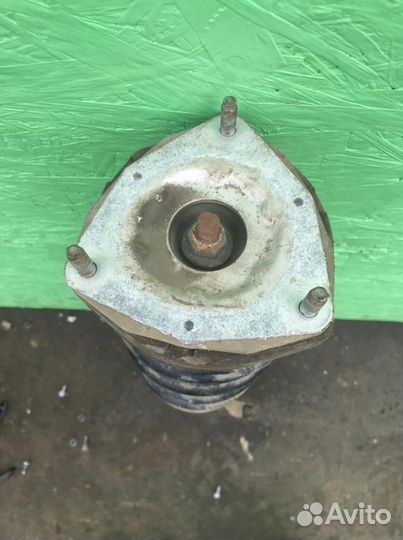 Стойка амортизатора передняя infiniti fx35