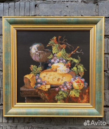 Стильная картина, вышитая крестом 30х30 (в багете)