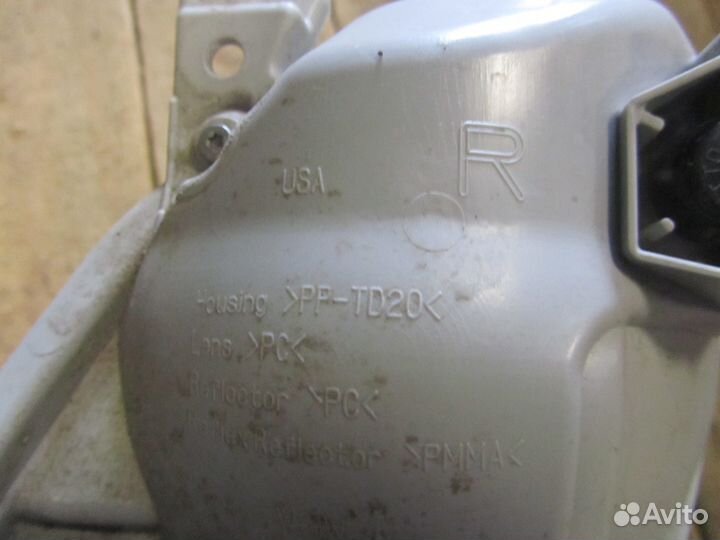 Фонарь противотуманный правый Toyota Highlander 3