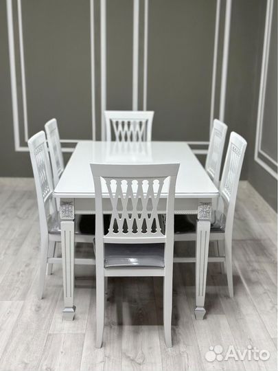 Стол и стулья в гостиную. В наличии