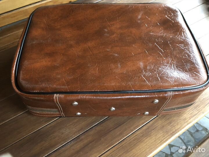 Винтажный чемодан