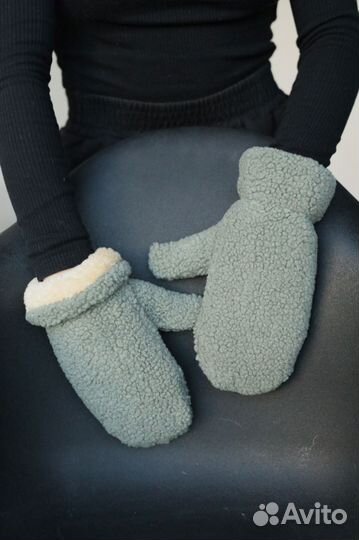 Варежки женские