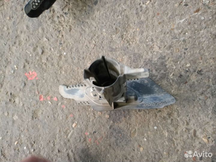 Volkswagen jetta 6 кронштейн омывателя