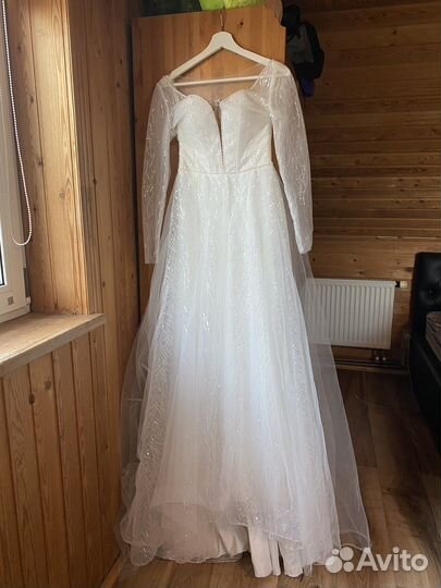 Свадебное платье со шлейфом 42-44