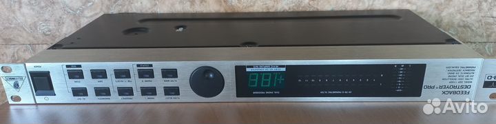 Подавитель обратной связи Behringer 1100P