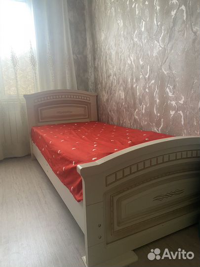 Кровать односпальная б/у, в наличии 3 штуки