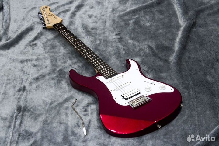 Электрогитара Yamaha Pacifica 012