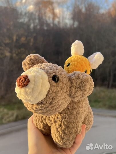 Плюшева вязаная игрушка Мишка Брауни с другом