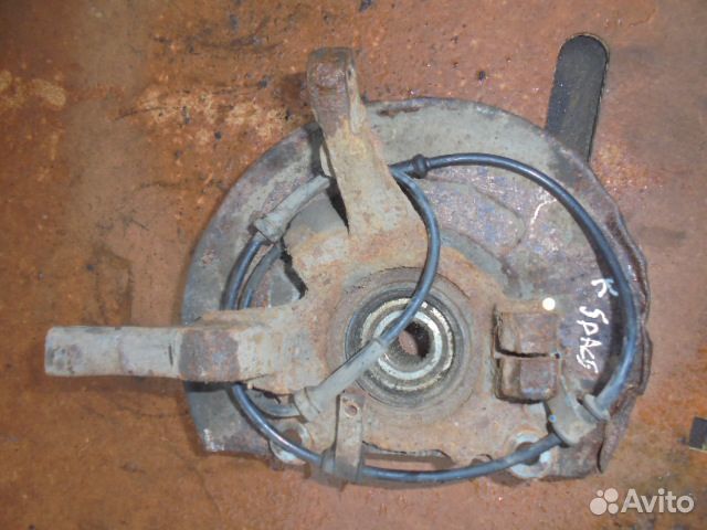 Кулак поворотный передний правый Mitsubishi