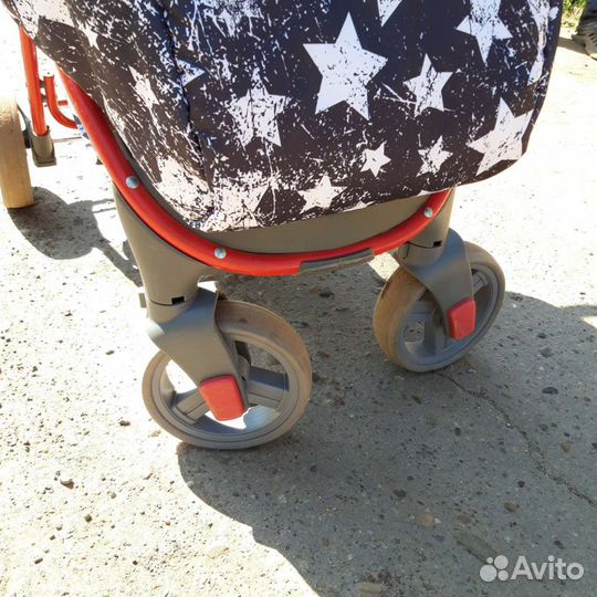 Прогулочная коляска