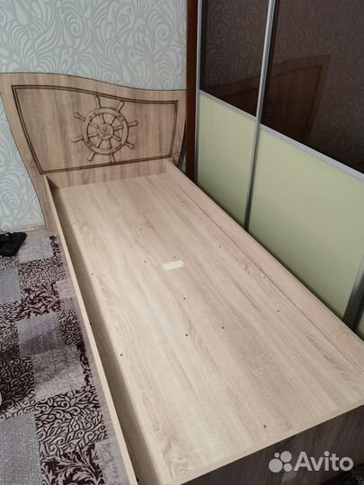 Кровать
