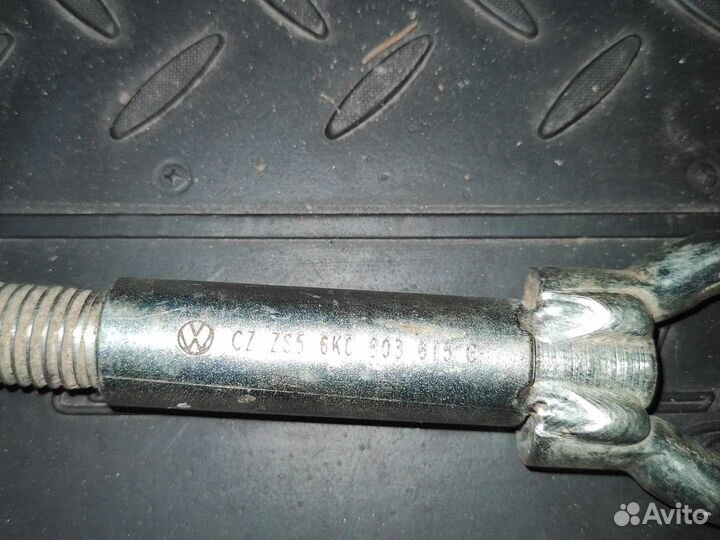 Буксировочный крюк vag czzs56K0803615C