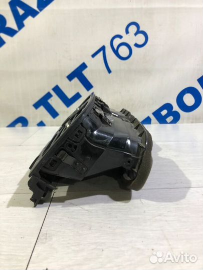 Дефлектор центральный volkswagen polo 5 1.6 мт сед