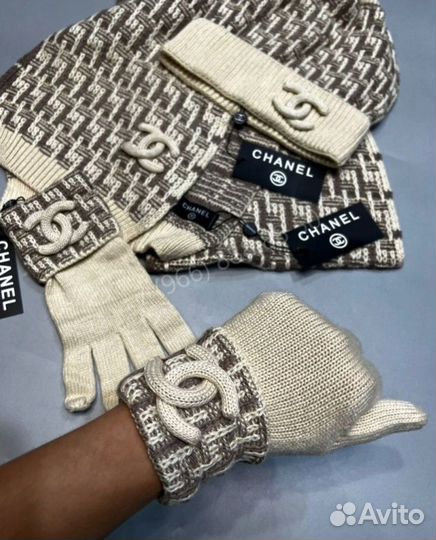 Комплект Chanel шапка перчатки и шарф