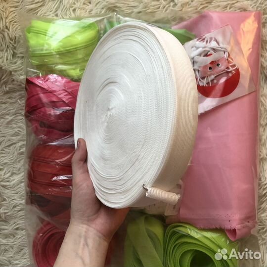 Ткань,мех,уплотнитель,стропа,молния, пряжки итд