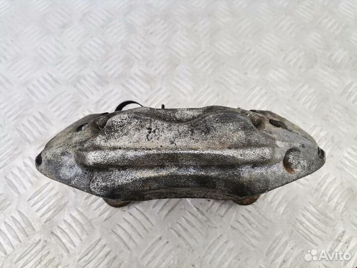 Суппорт передний левый Toyota Hilux 7 2008