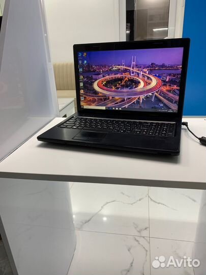 Крутой Lenovo intel core i5 /SSD256 /8gb /15.6