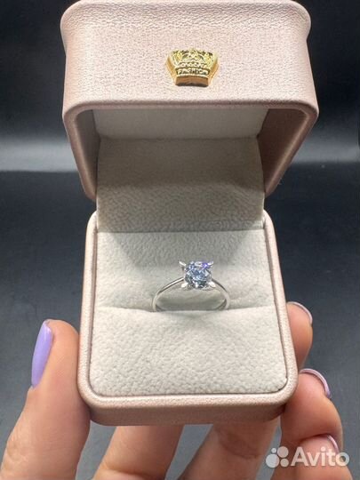 Кольцо помолвочное белое золото 585