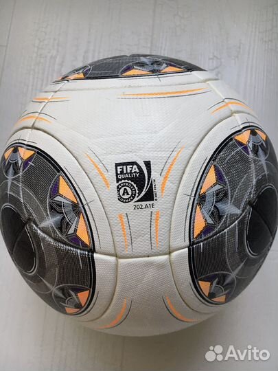Футбольный мяч adidas