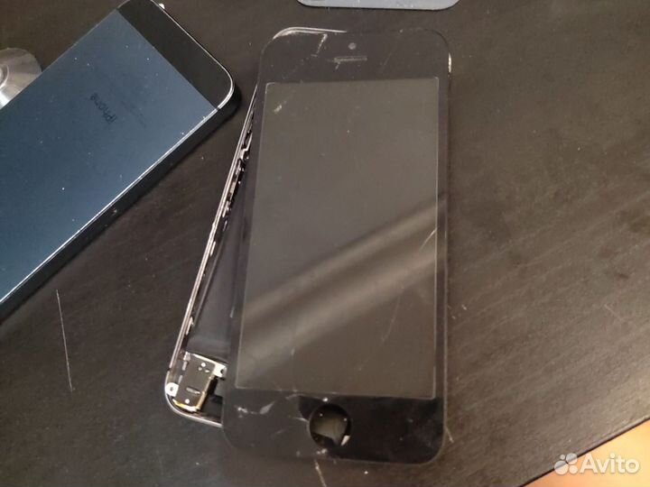 Дисплей на iPhone 5s побитый, рабочий