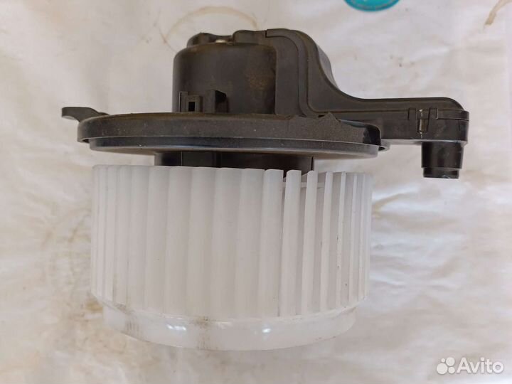 Мотор печки отопителя Мицубиси Аутлендер 3