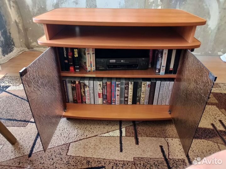 Видеокассеты VHS и DVD диски