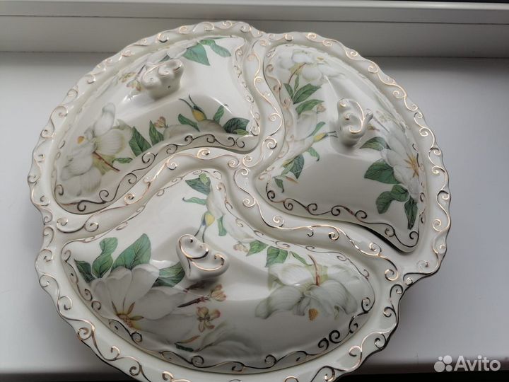 Менажница 3-х секционная с крышками