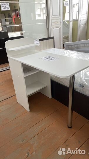 Стол для маникюра складной