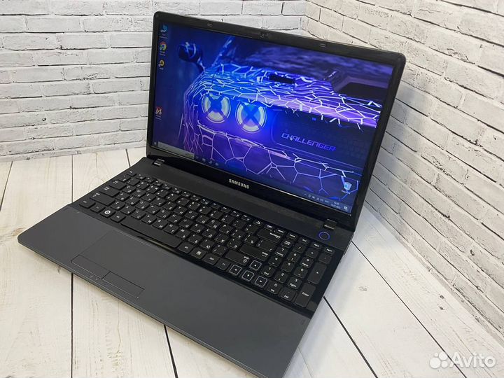 Игровой ноутбук Samsung I5/2видеокарты/8Gb/SSD+HDD