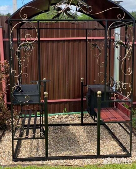 Мангал с крышей