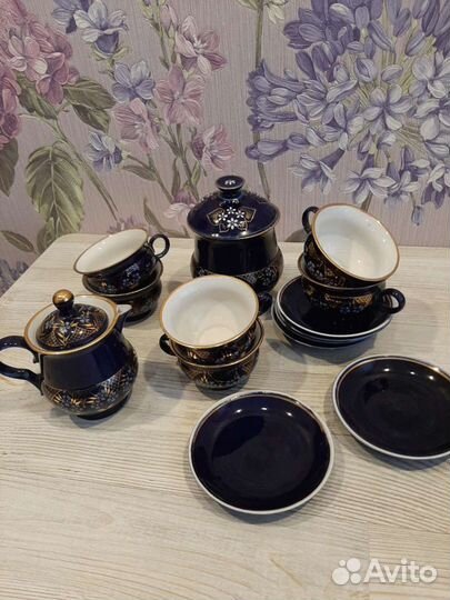 Кофейные чашки с блюдцами