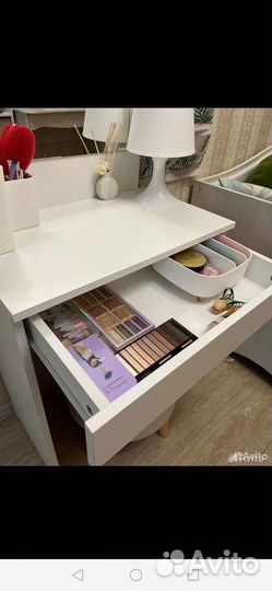 Столик гримерный новый