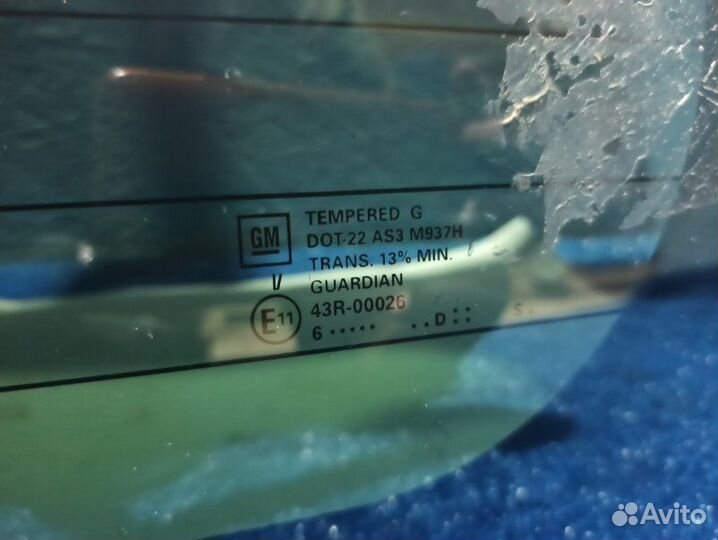 Стекло заднее Cadillac Escalade 3
