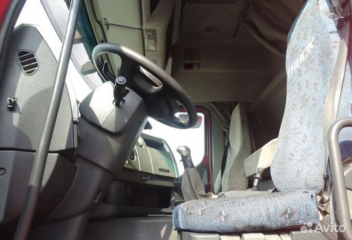 В разборке грузовик Renault, Premium II с 2007