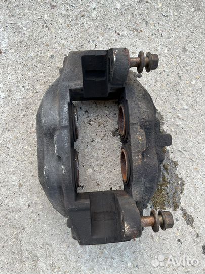 Суппорта передние Lexus LX570/Land Cruiser 200