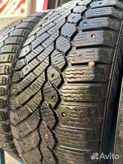 Gislaved Nord Frost 200 215/55 R17