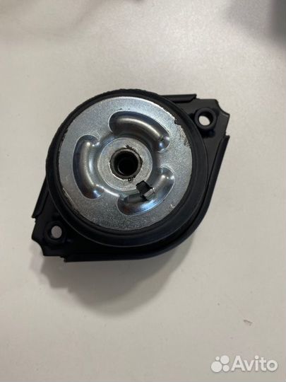 Подушка двигателя передняя левая Mercedes-Benz