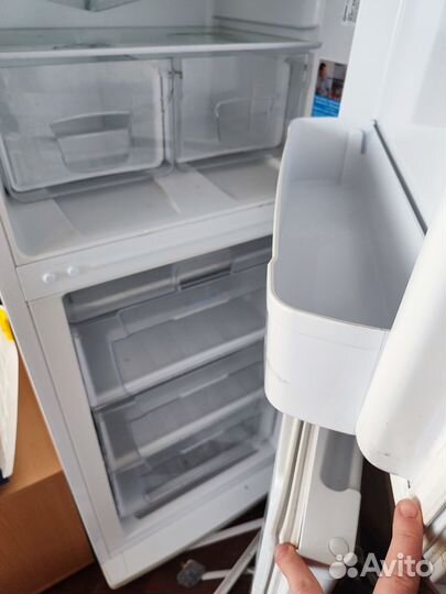 Холодильник indesit sb200