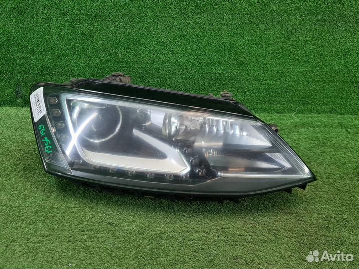Фара правая Volkswagen Jetta