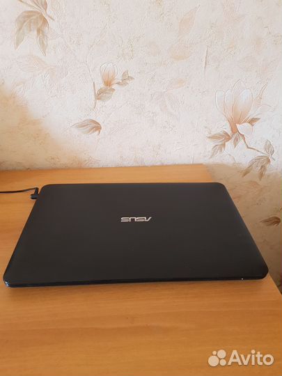 Ноутбук asus X554L