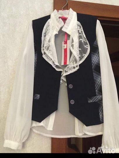 Продам блузку на девочку 158 см