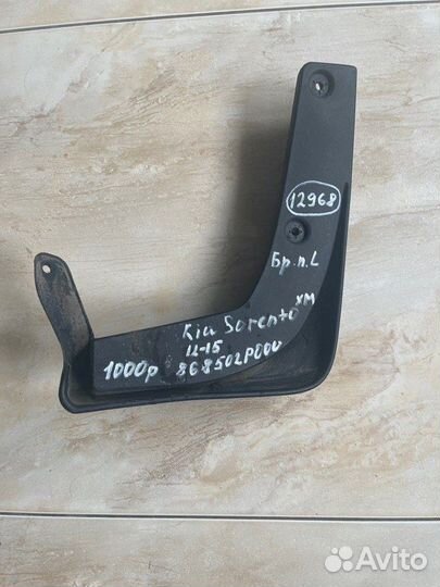 Брызговик передний левый Kia Sorento Xm С 2012 По