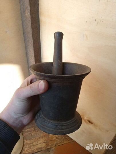 Старинная чугунная ступка с пестиком. 19-20вв